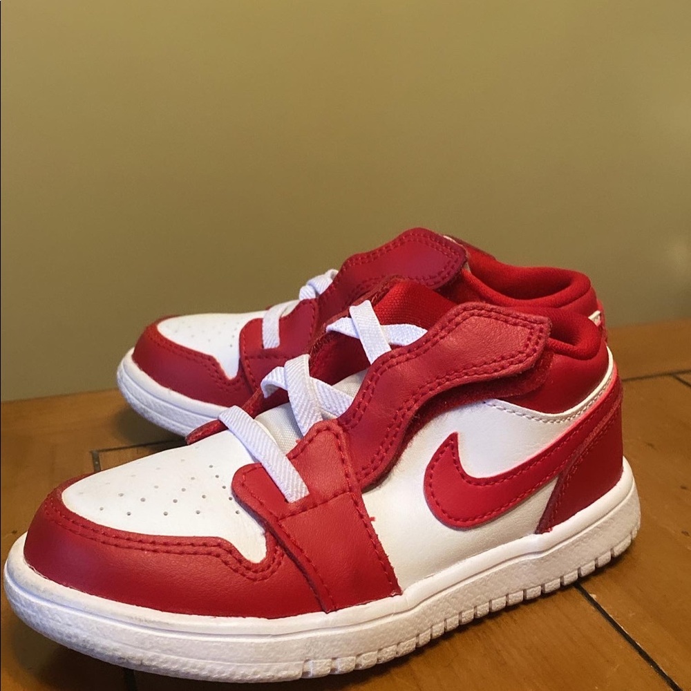 Jordan 1 Low Alt "Gym Red/White"